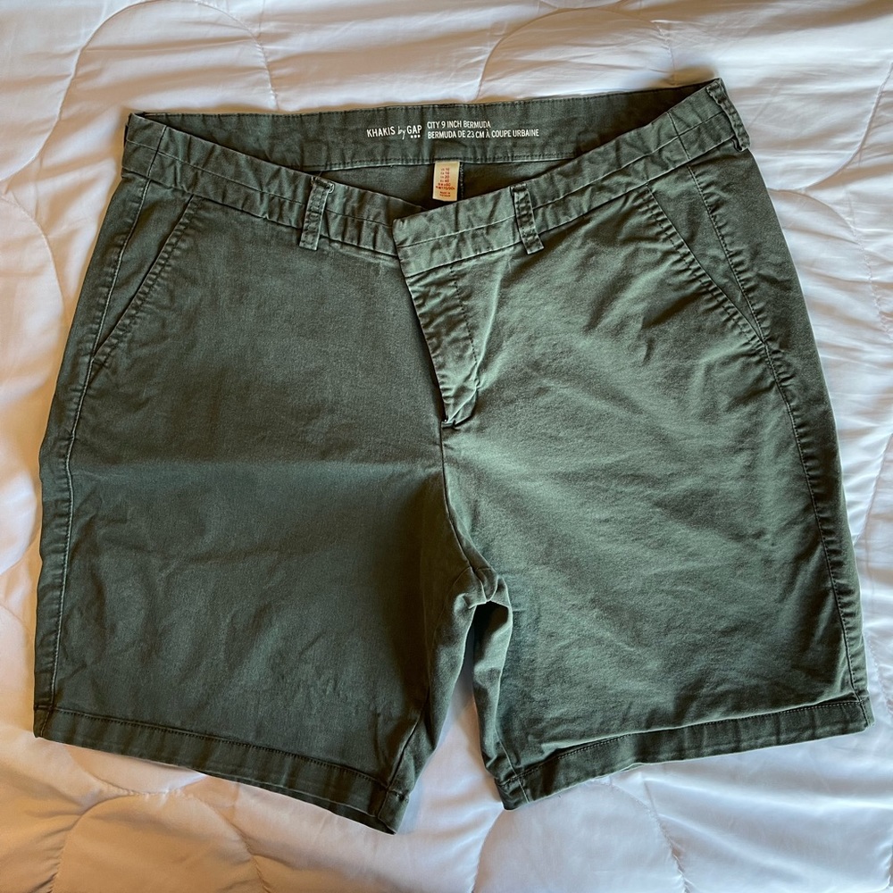 Khaki’s by Gap shorts